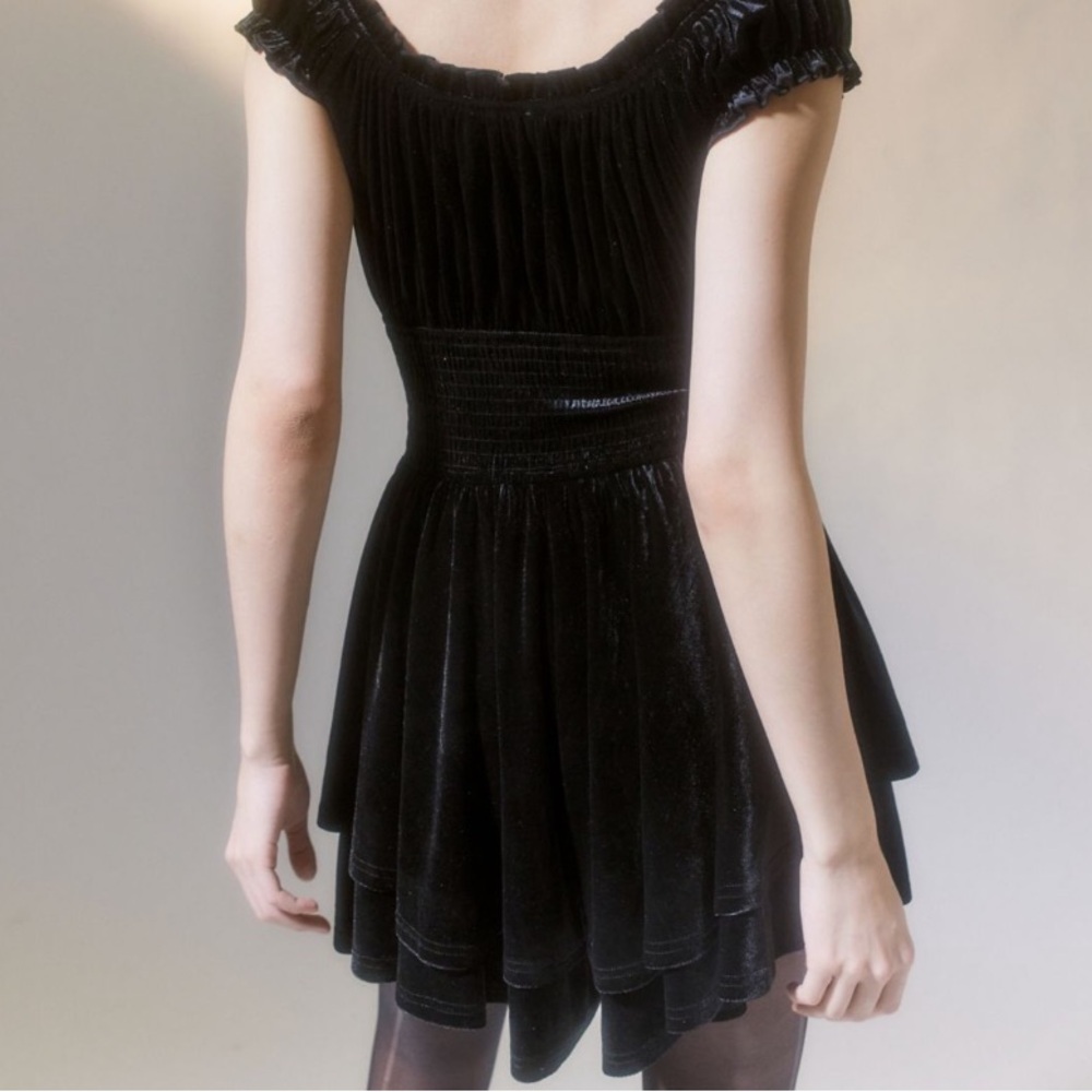 UO Rosie Velvet Smocked Romper - Black - Picture 2 of 3